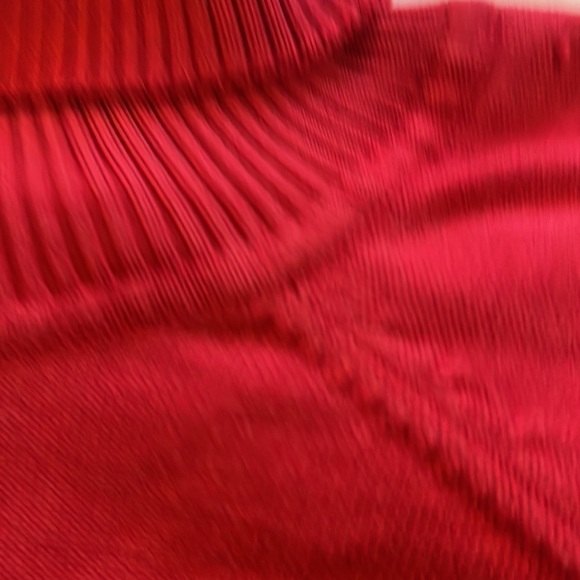 Pursuits,Ltd.-size L-red silk blend turtleneck pull over sweater, ribbed details - Picture 9 of 10